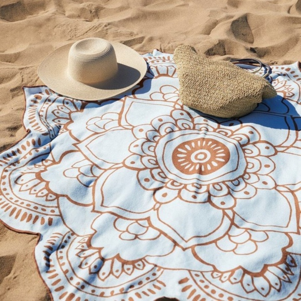 NWOT VIX Paula Hermanny Lotus Towel BEAUTIFUL!